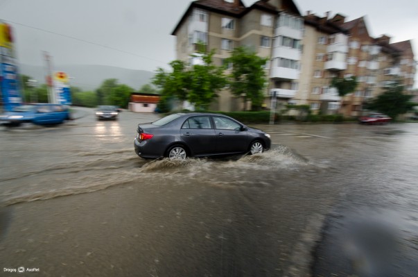 Inundații după o ploaie de vară