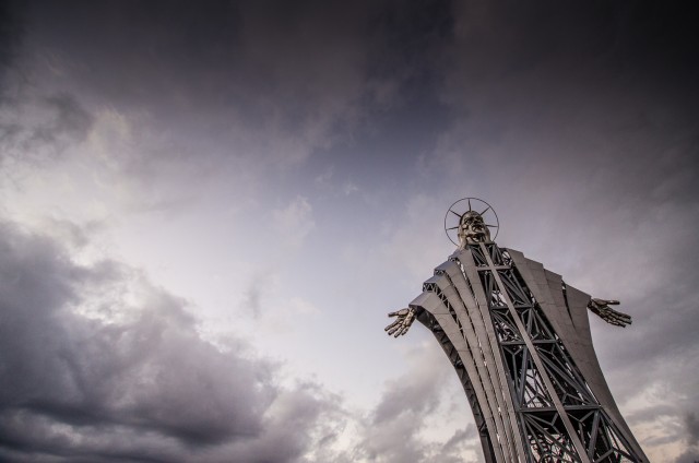 Fotografii de la statuia Inima lui Iisus Fotografii de la statuia Inima lui Iisus