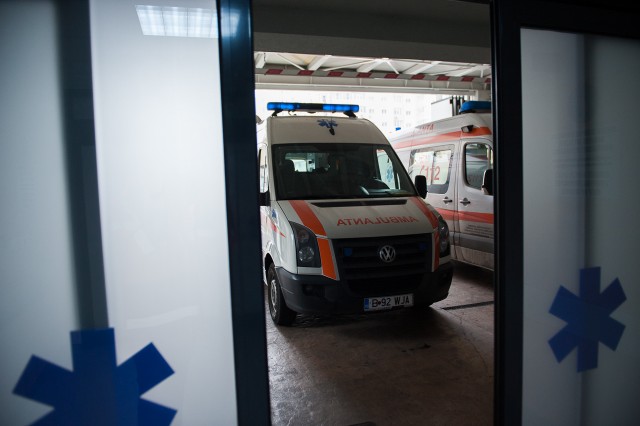 Sosirea la Spitalul Fundeni - Fotoreportaj: 15 ore pe ambulanță