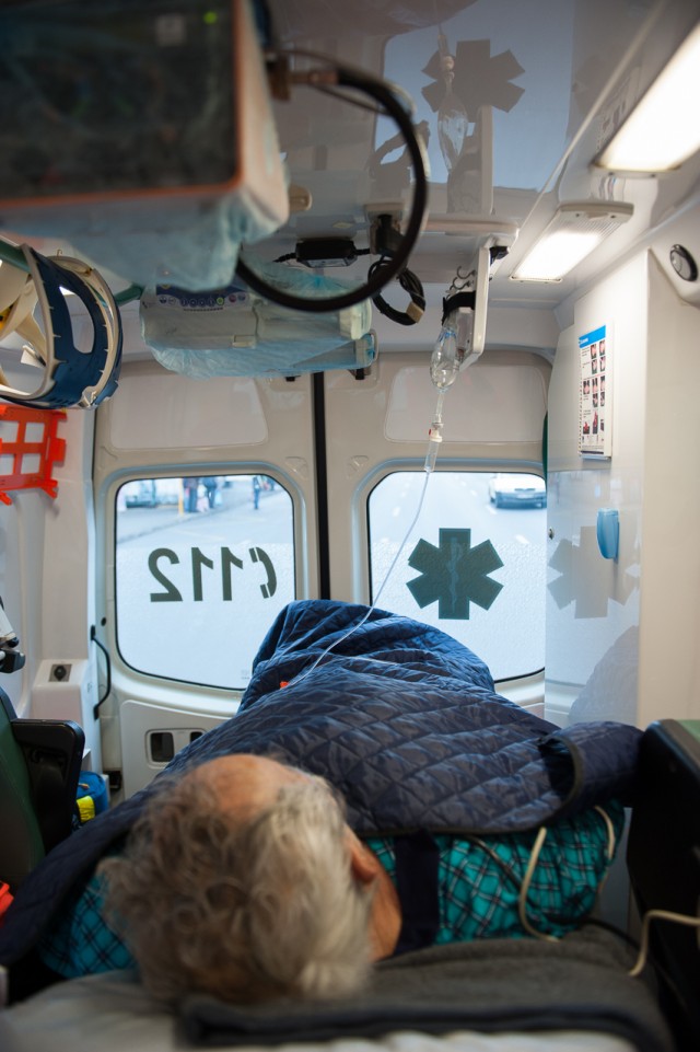 Drumul spre Craiova - Fotoreportaj: 15 ore pe ambulanță