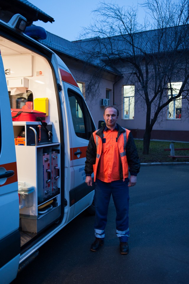 Ambulanțierul Popescu Florin - Fotoreportaj: 15 ore pe ambulanță