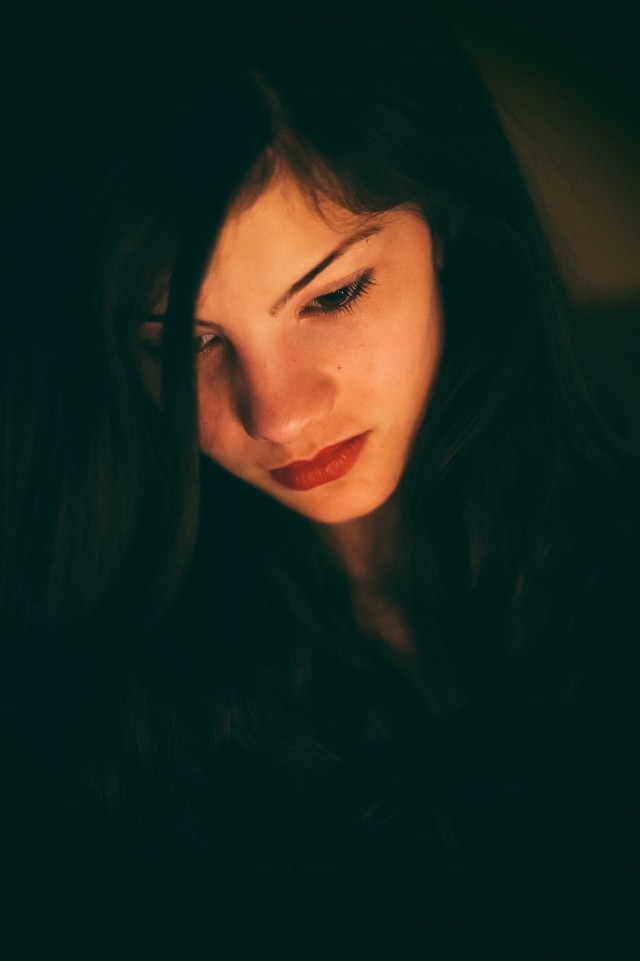 Portret la lumina lumânărilor Portret la lumina lumânărilor