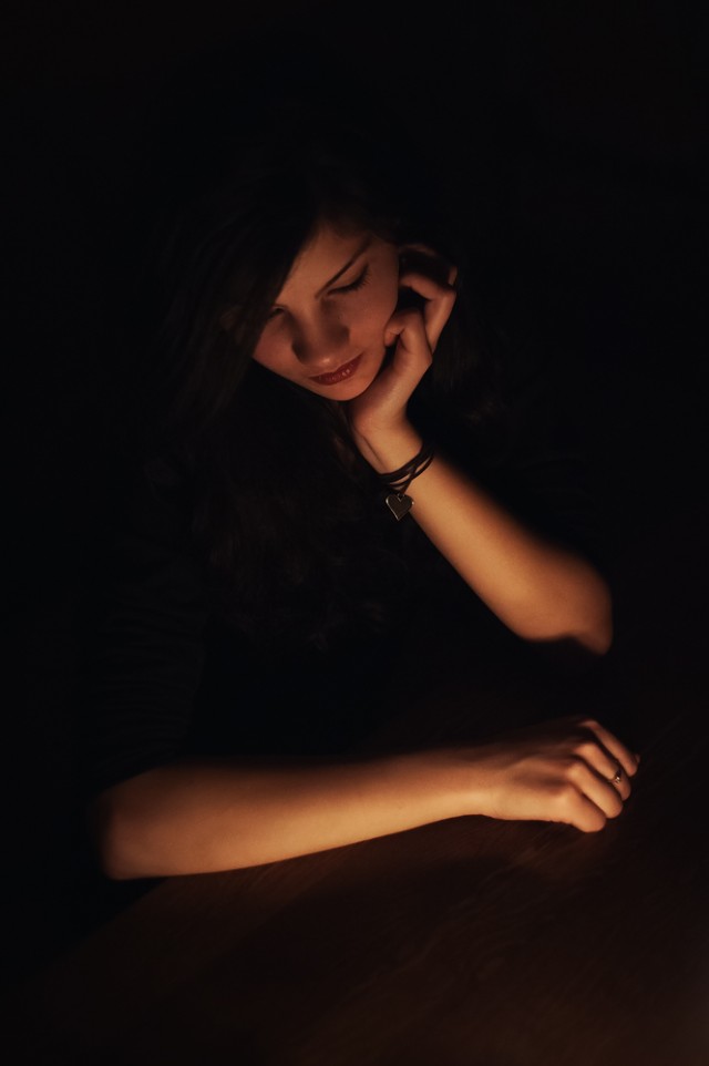 Portret la lumina lumânărilor Portret la lumina lumânărilor