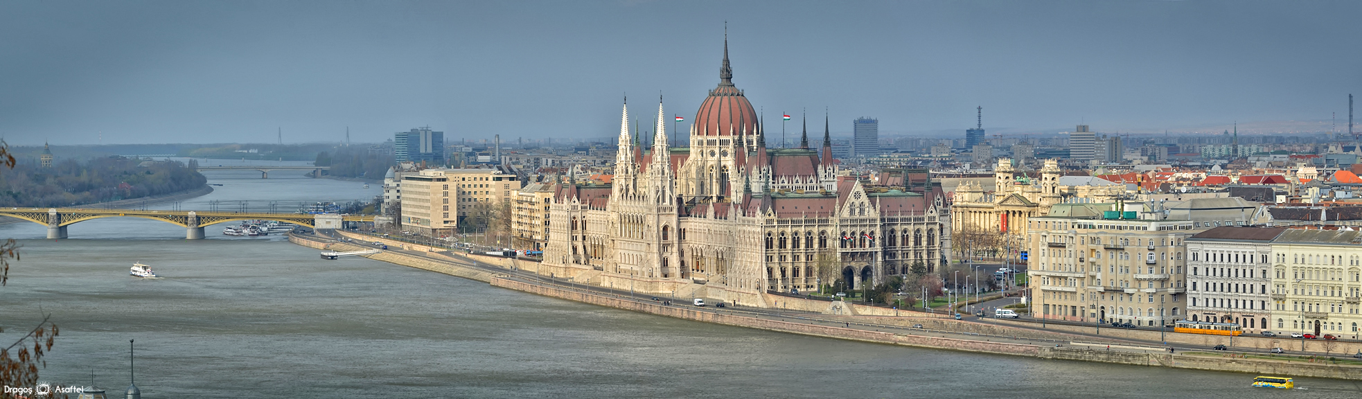 Parlamentul Ungariei văzut de pe Podul Erzsebet